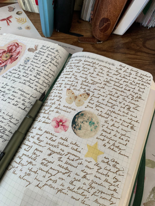 10 Creative Ways to Fill an Empty Notebook!