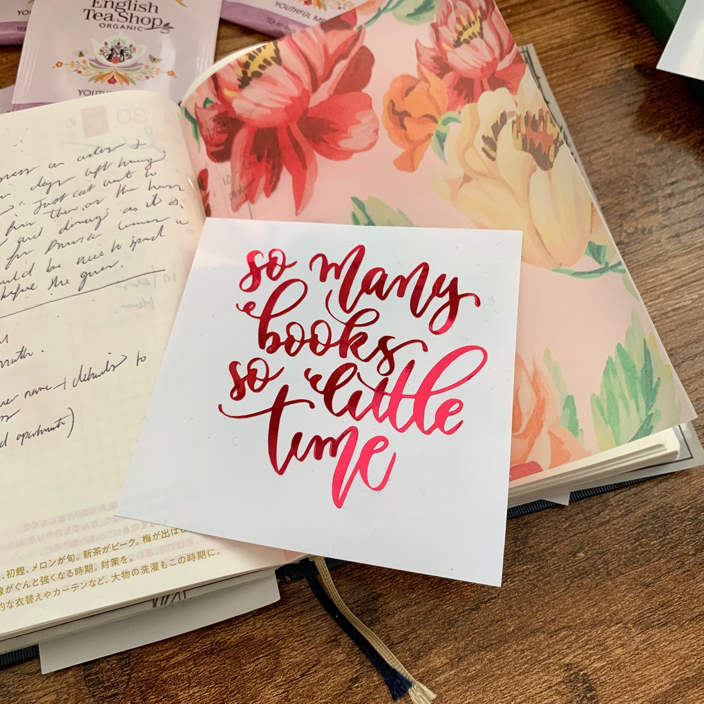Book lover Quote Vinyl Sticker - So many books, so little time