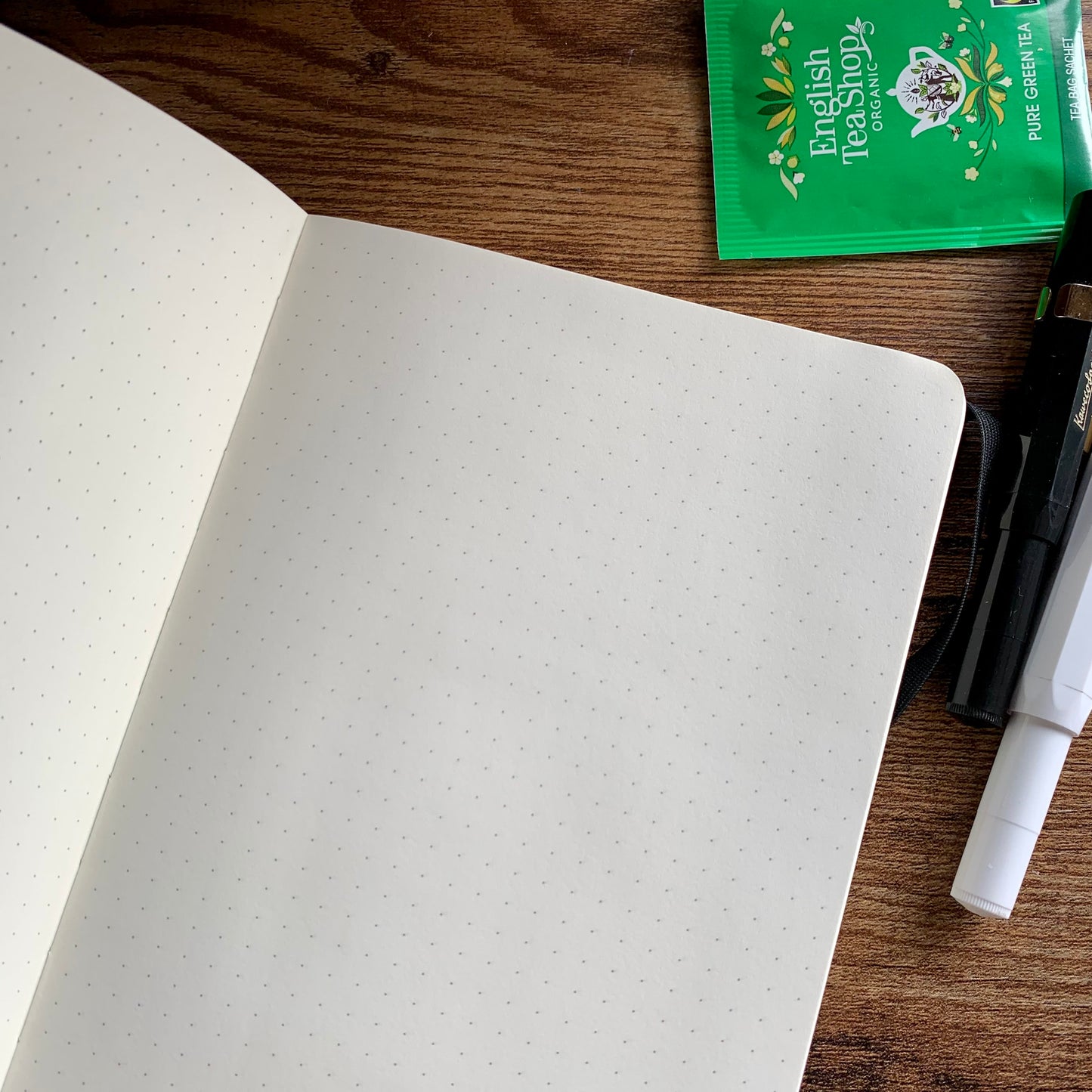 Moleskine - Classic Expanded Dotted Paper Notebook - Soft Cover and Elastic Closure Journal - Color Black - Size Large 13 x 21 A5 - 400 Pages