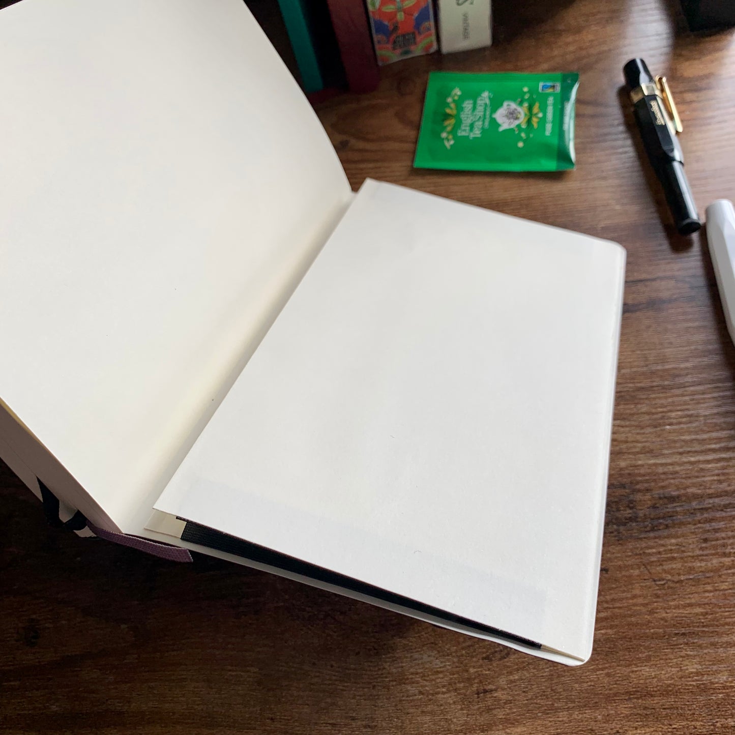 Moleskine - Classic Expanded Dotted Paper Notebook - Soft Cover and Elastic Closure Journal - Color Black - Size Large 13 x 21 A5 - 400 Pages