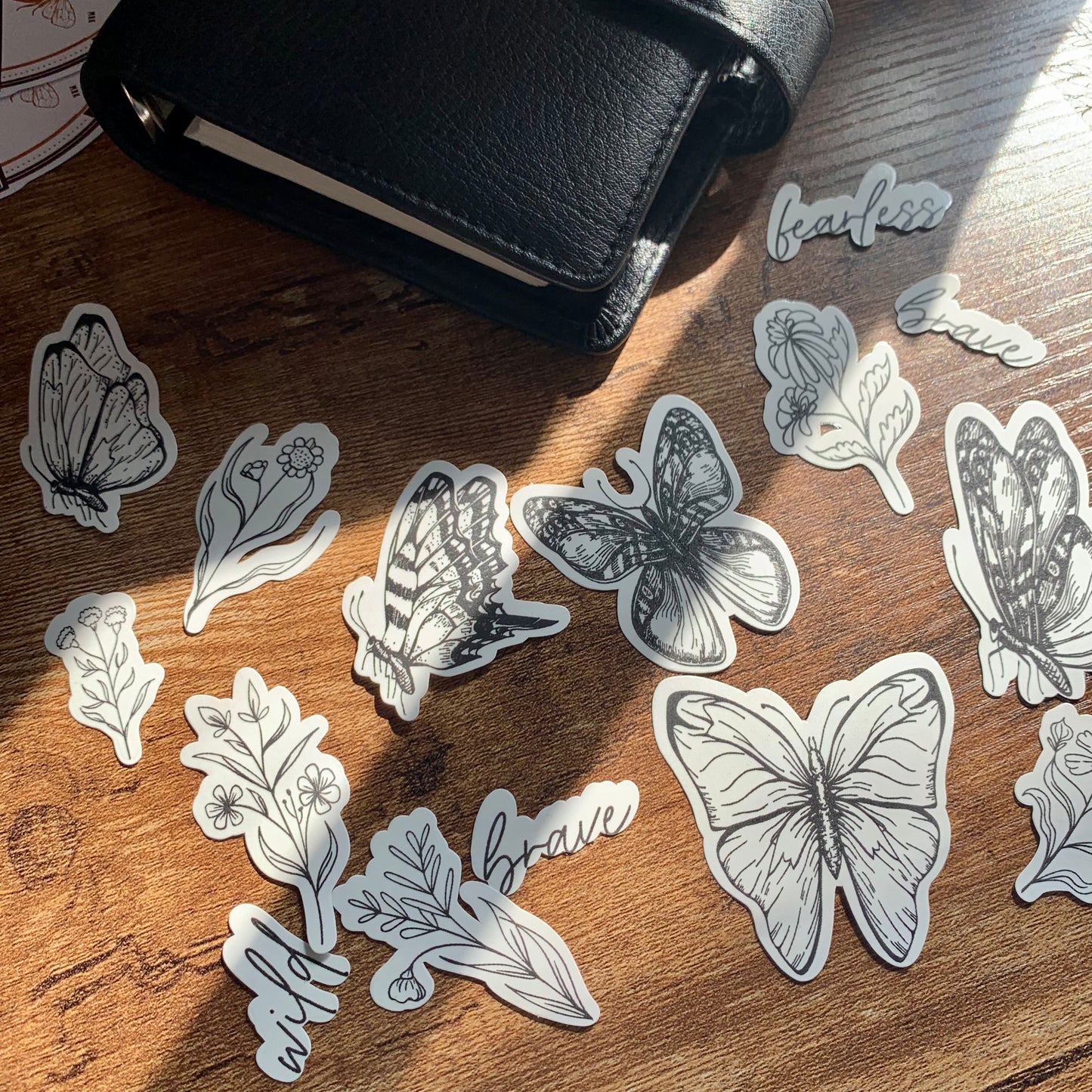 Sketch Butterflies & Floral Sticker Flakes - Pack of 15