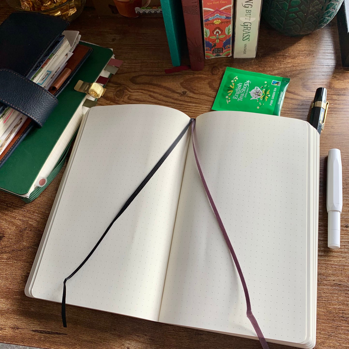 Moleskine - Classic Expanded Dotted Paper Notebook - Soft Cover and Elastic Closure Journal - Color Black - Size Large 13 x 21 A5 - 400 Pages
