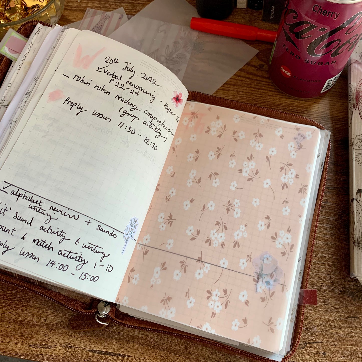 White & Brown Neutral Floral Pattern - Vellum Planner Dashboard - Sally