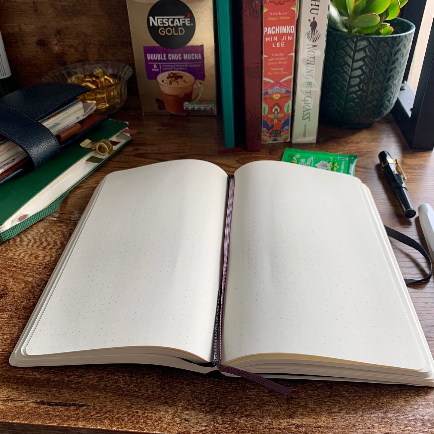 Moleskine - Classic Expanded Dotted Paper Notebook - Soft Cover and Elastic Closure Journal - Color Black - Size Large 13 x 21 A5 - 400 Pages
