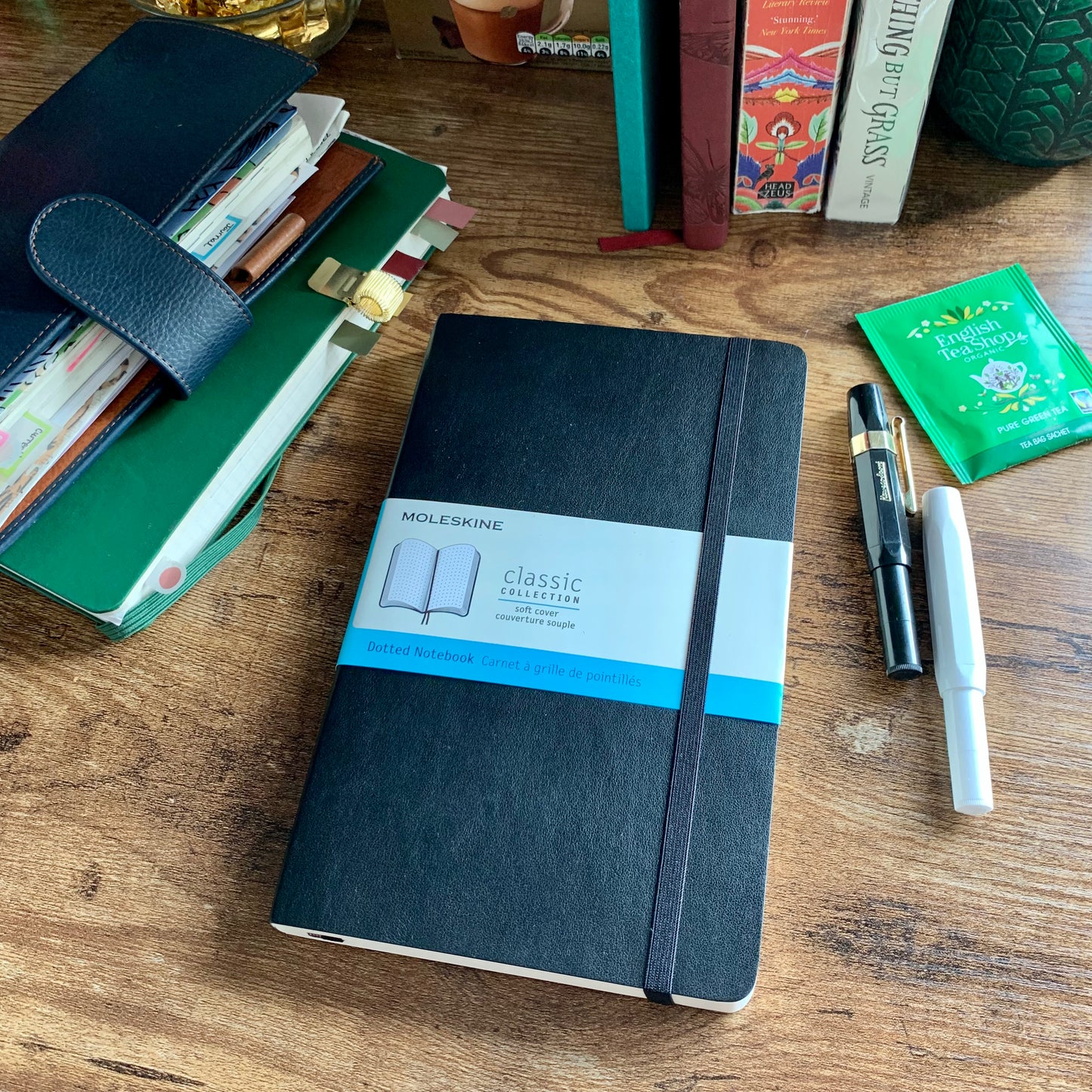 Moleskine - Classic Expanded Dotted Paper Notebook - Soft Cover and Elastic Closure Journal - Color Black - Size Large 13 x 21 A5 - 400 Pages