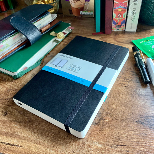 Moleskine - Classic Expanded Dotted Paper Notebook - Soft Cover and Elastic Closure Journal - Color Black - Size Large 13 x 21 A5 - 400 Pages