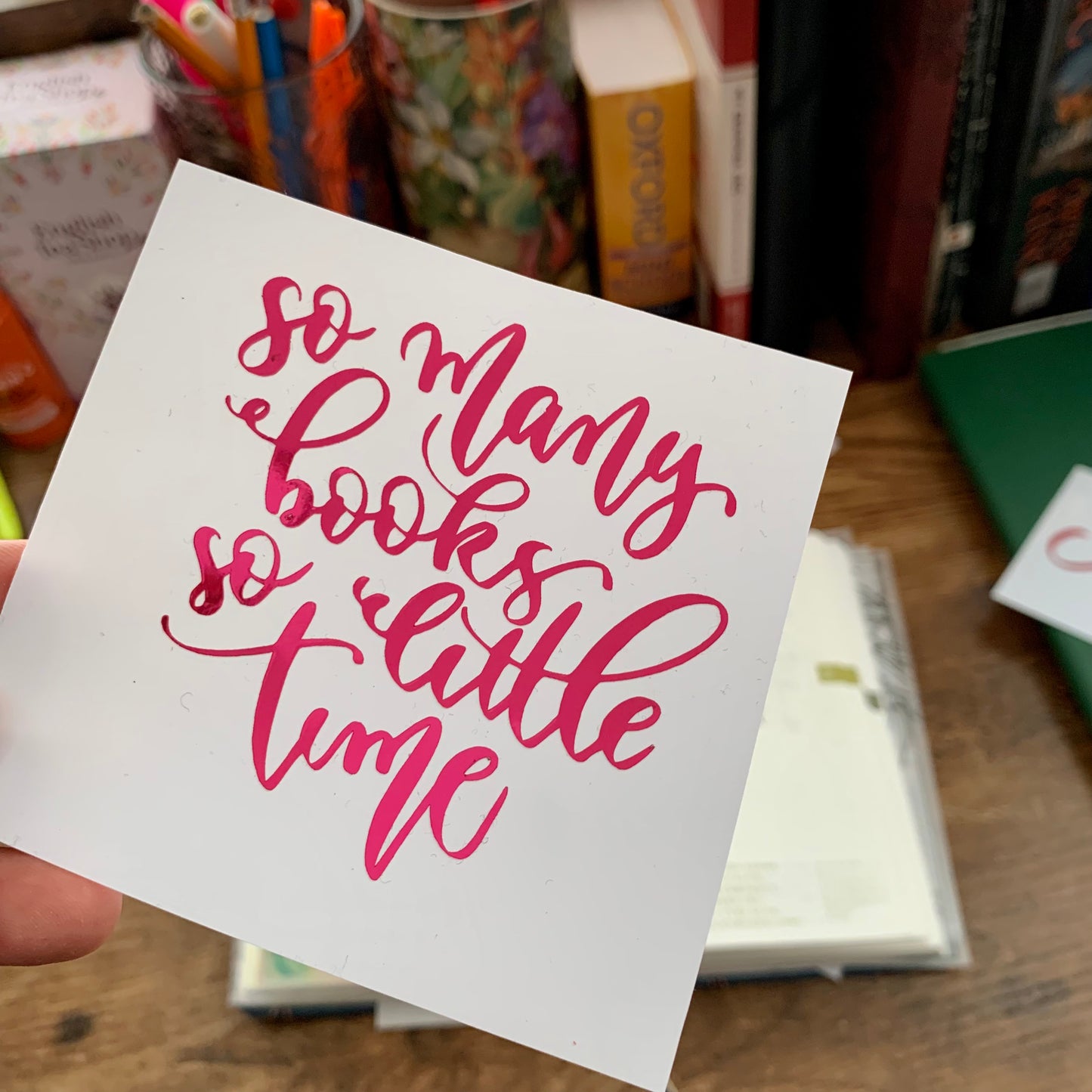 Book lover Quote Vinyl Sticker - So many books, so little time