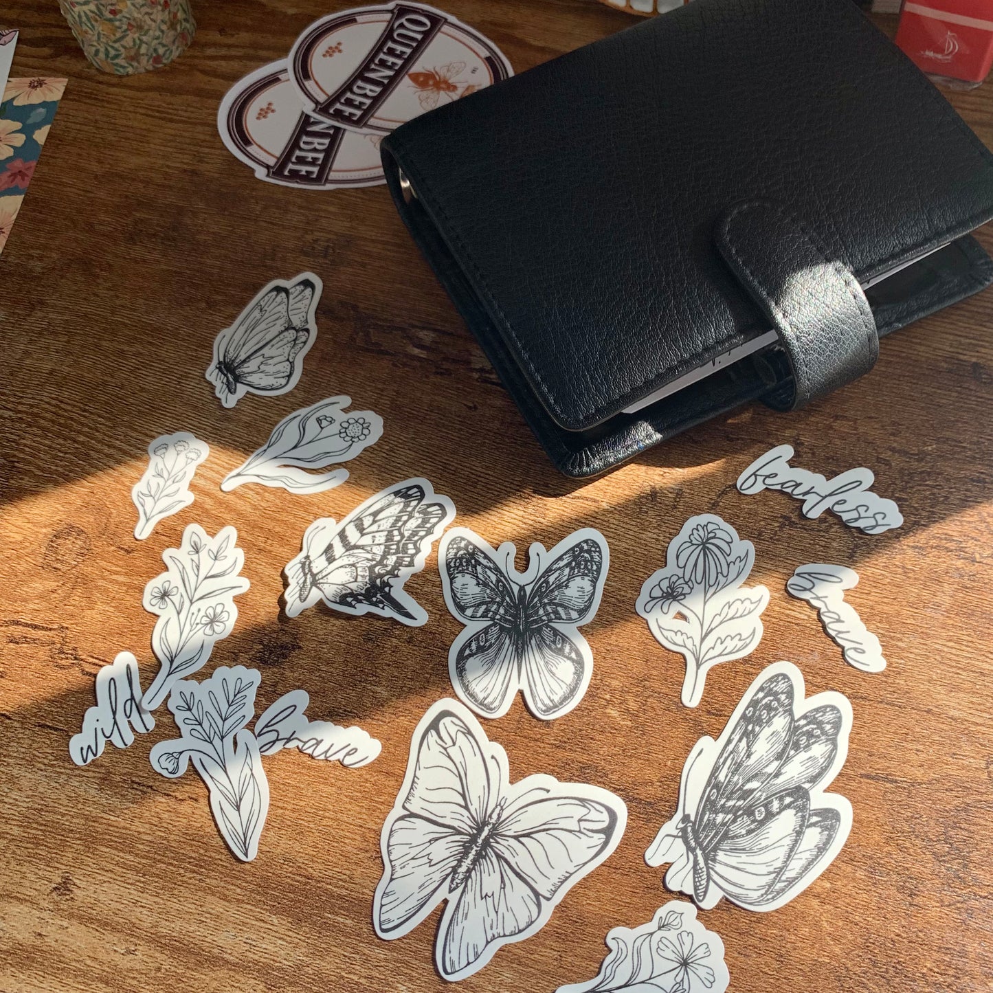 Sketch Butterflies & Floral Sticker Flakes - Pack of 15